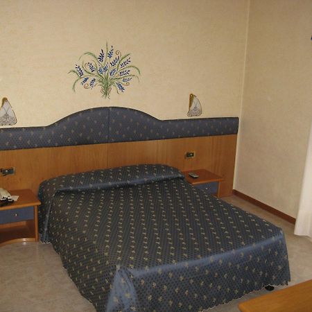 Hotel Faro มอนติเคียรี ภายนอก รูปภาพ
