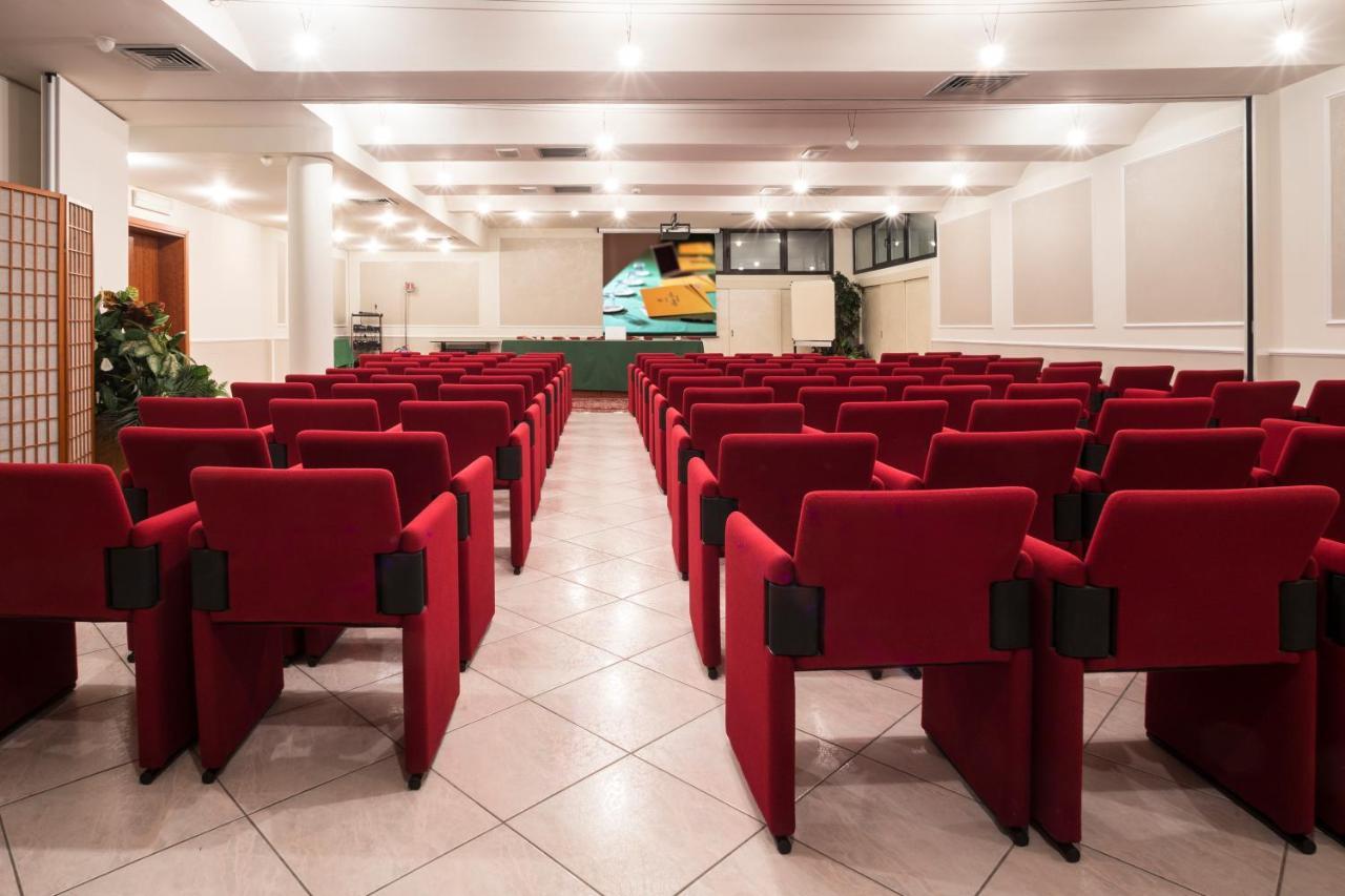 Hotel Faro มอนติเคียรี ภายนอก รูปภาพ