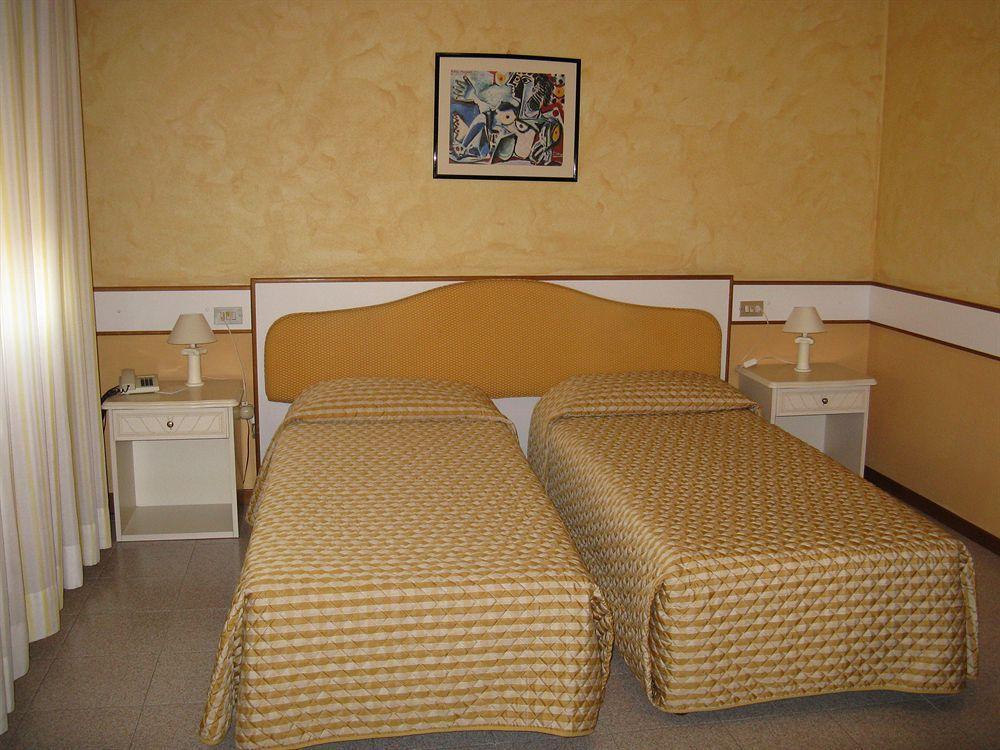 Hotel Faro มอนติเคียรี ภายนอก รูปภาพ