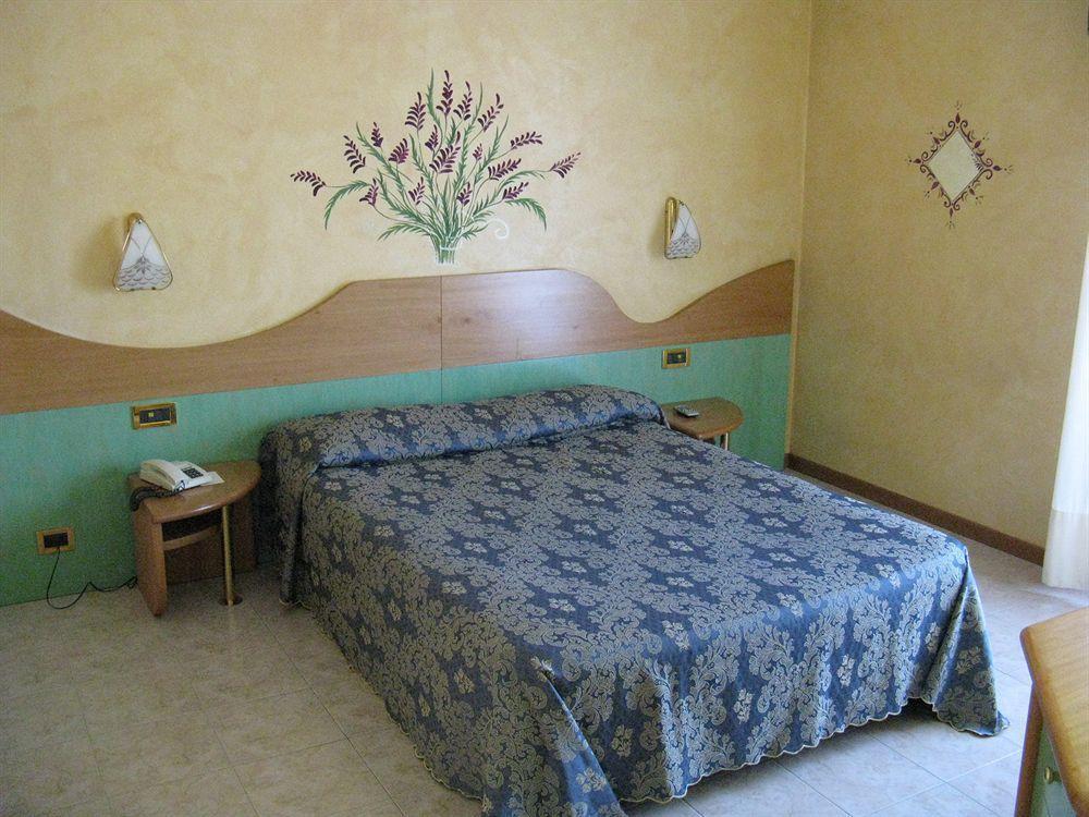 Hotel Faro มอนติเคียรี ภายนอก รูปภาพ