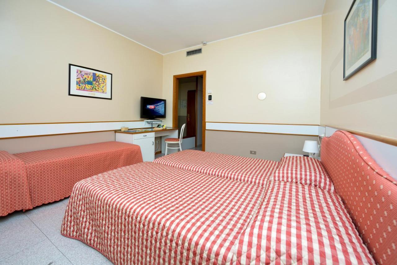 Hotel Faro มอนติเคียรี ภายนอก รูปภาพ