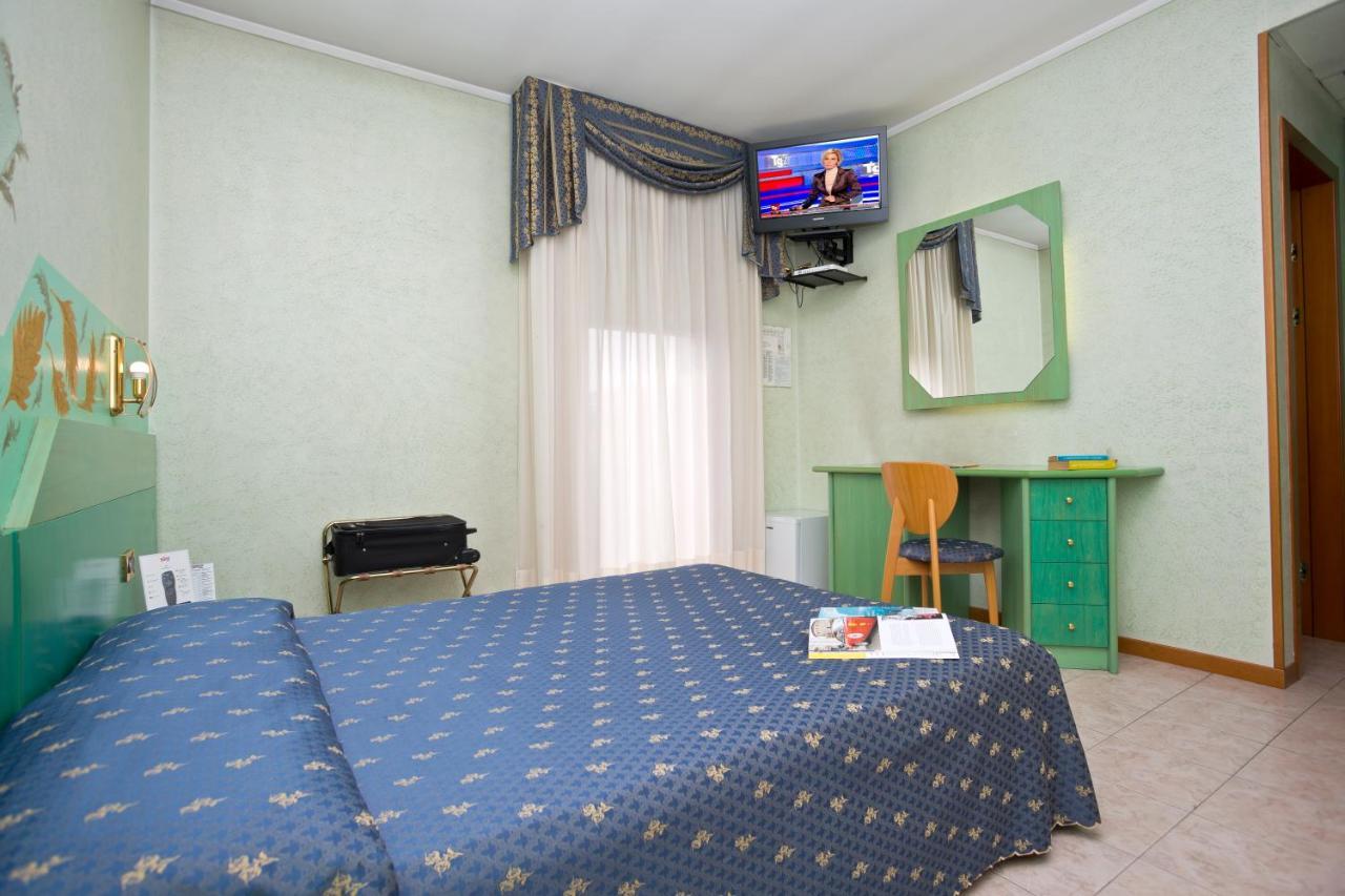 Hotel Faro มอนติเคียรี ภายนอก รูปภาพ