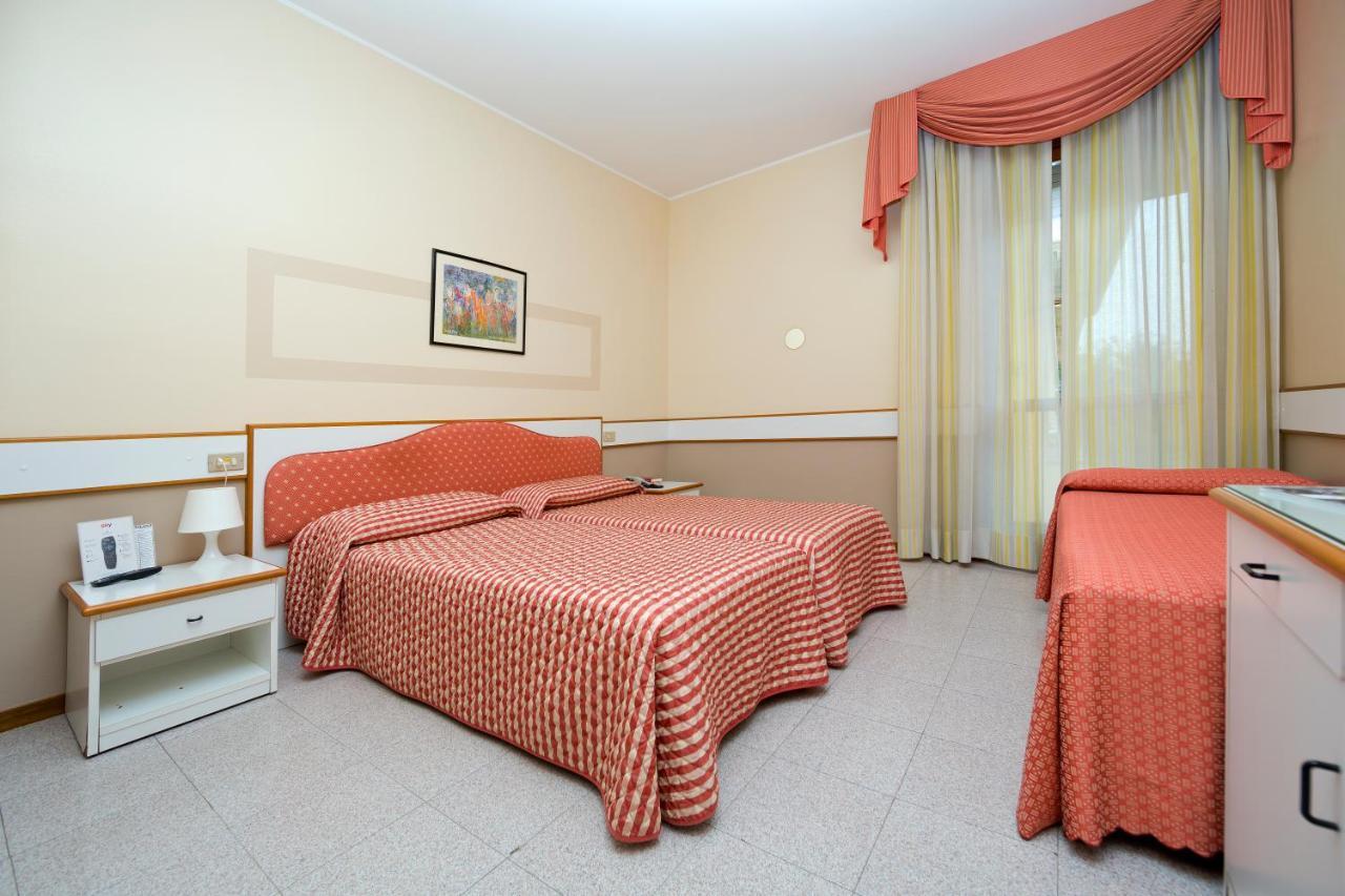 Hotel Faro มอนติเคียรี ภายนอก รูปภาพ