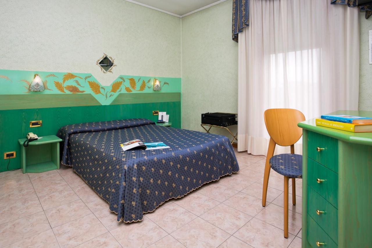 Hotel Faro มอนติเคียรี ภายนอก รูปภาพ