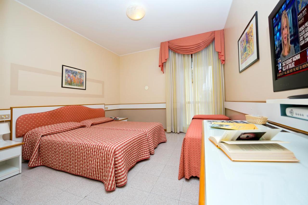 Hotel Faro มอนติเคียรี ภายนอก รูปภาพ